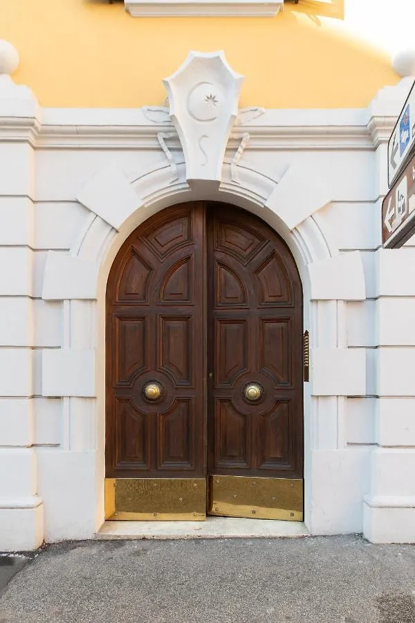 Twin Flowers Apartment In San Giovanni Roma